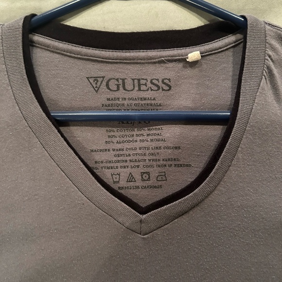 Guess Mens V Neck Shirt Short Sleeve - Picture 2 of 3